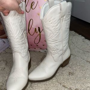 White Steve Madden cowgirl boots